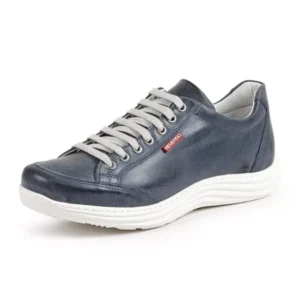 Sapatenis masculino de couro azul marinho, modelo Street Style Reverso, com cadarços cinzas e solado branco texturizado. Calçado casual em fundo branco